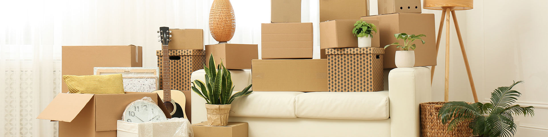 Umzugskartons gestapelt