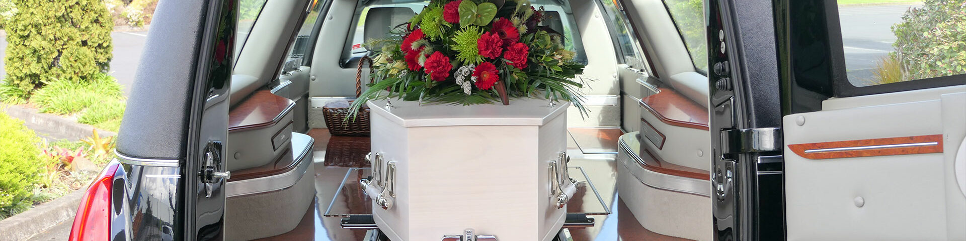 Über Uns: Bestattungsfahrzeug Mercedes Benz- Binz